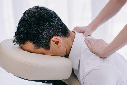 Massage amma assis ou massage d'entreprise par Stress-off Saint Médard en Jalles