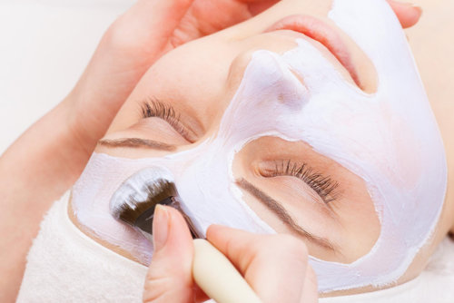 le Soin Vitalité Jeunesse, un traitement anti-âge complet de 90 minutes conçu pour redonner à votre peau jeunesse et vitalité